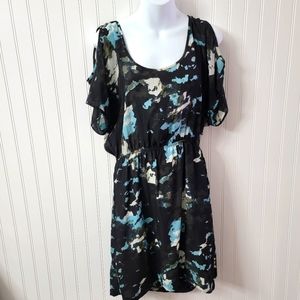 Silence + Noise cold shoulder dress size large
